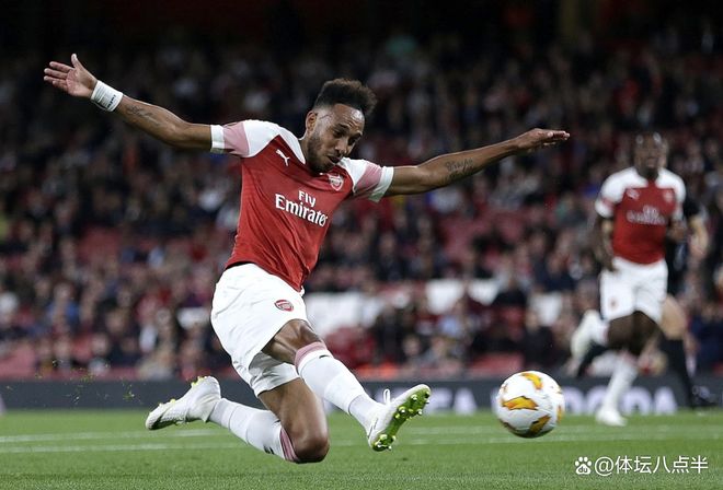 华体会网址-那不勒斯险胜巴萨，卡瓦尼乌龙送礼英超